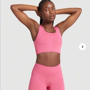 ILLUMINATION SEAMLESS SPORTS BRA